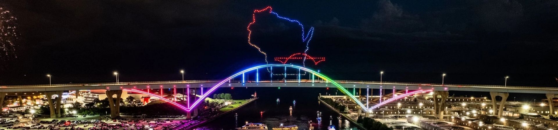 HOAN bridge in Milwaukee - live drone show HOAN bridge in Milwaukee - live drone show